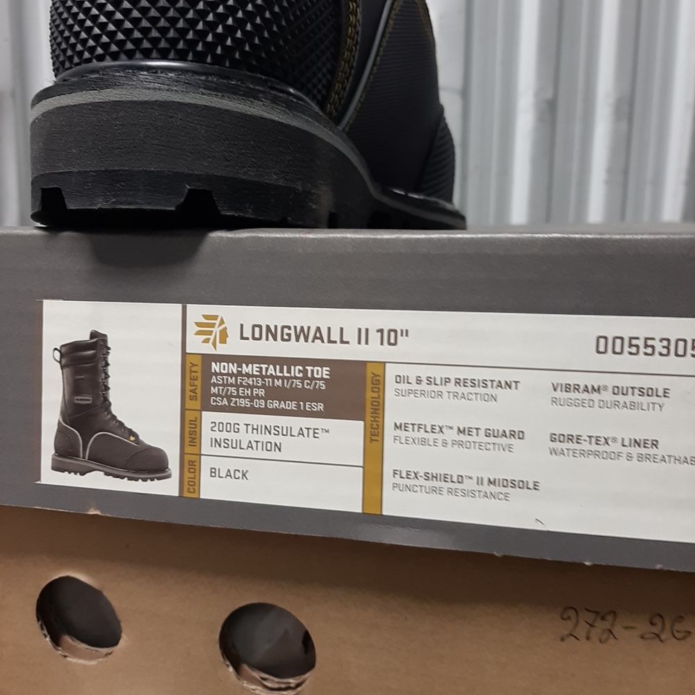 Man's working boots - Picture 12 of 13